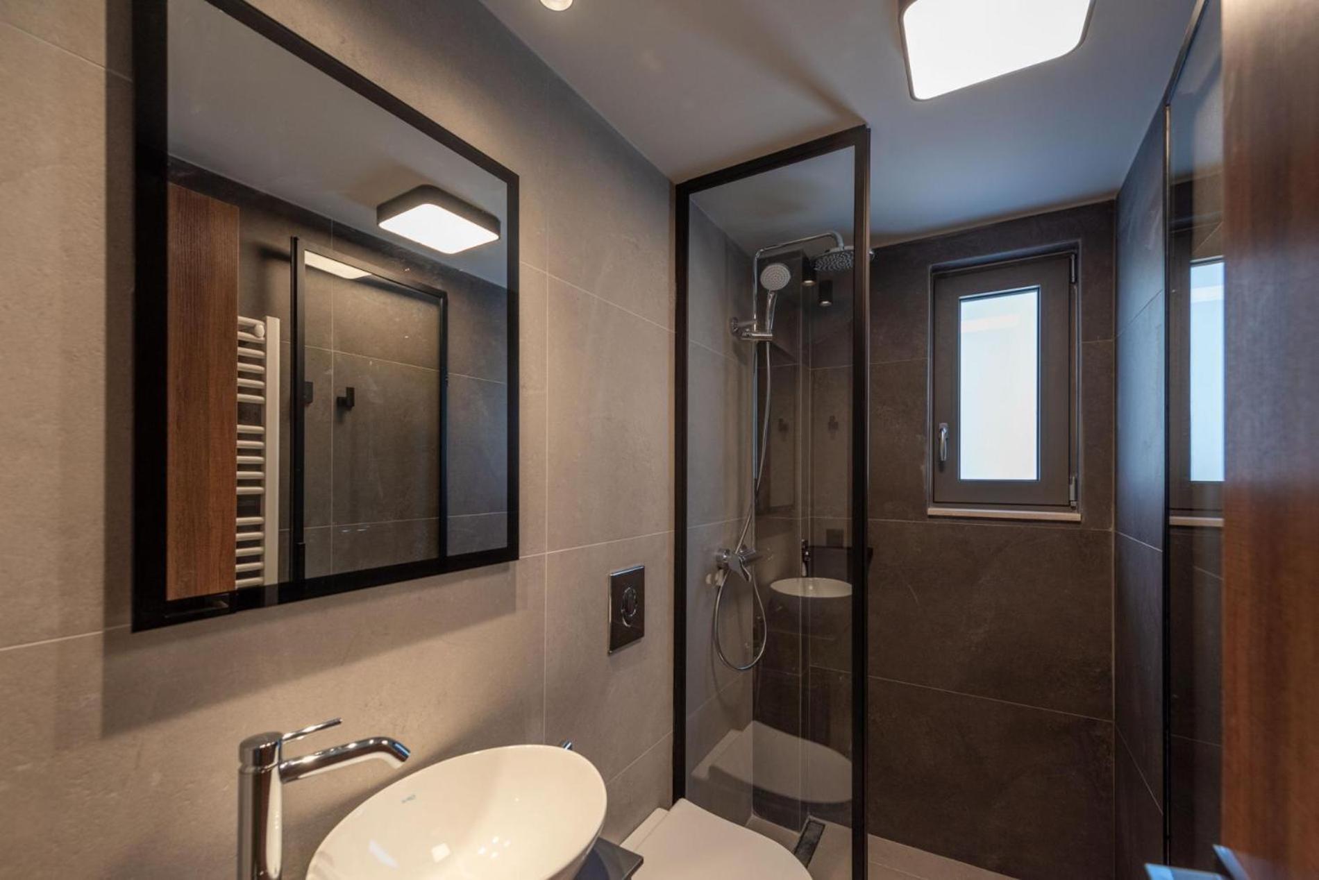 Anthemis Luxury 2